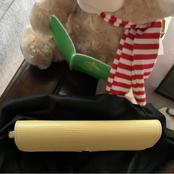 Louis Vuitton Yellow Epi Leather Sarah Wallet - Picture 4 of 10